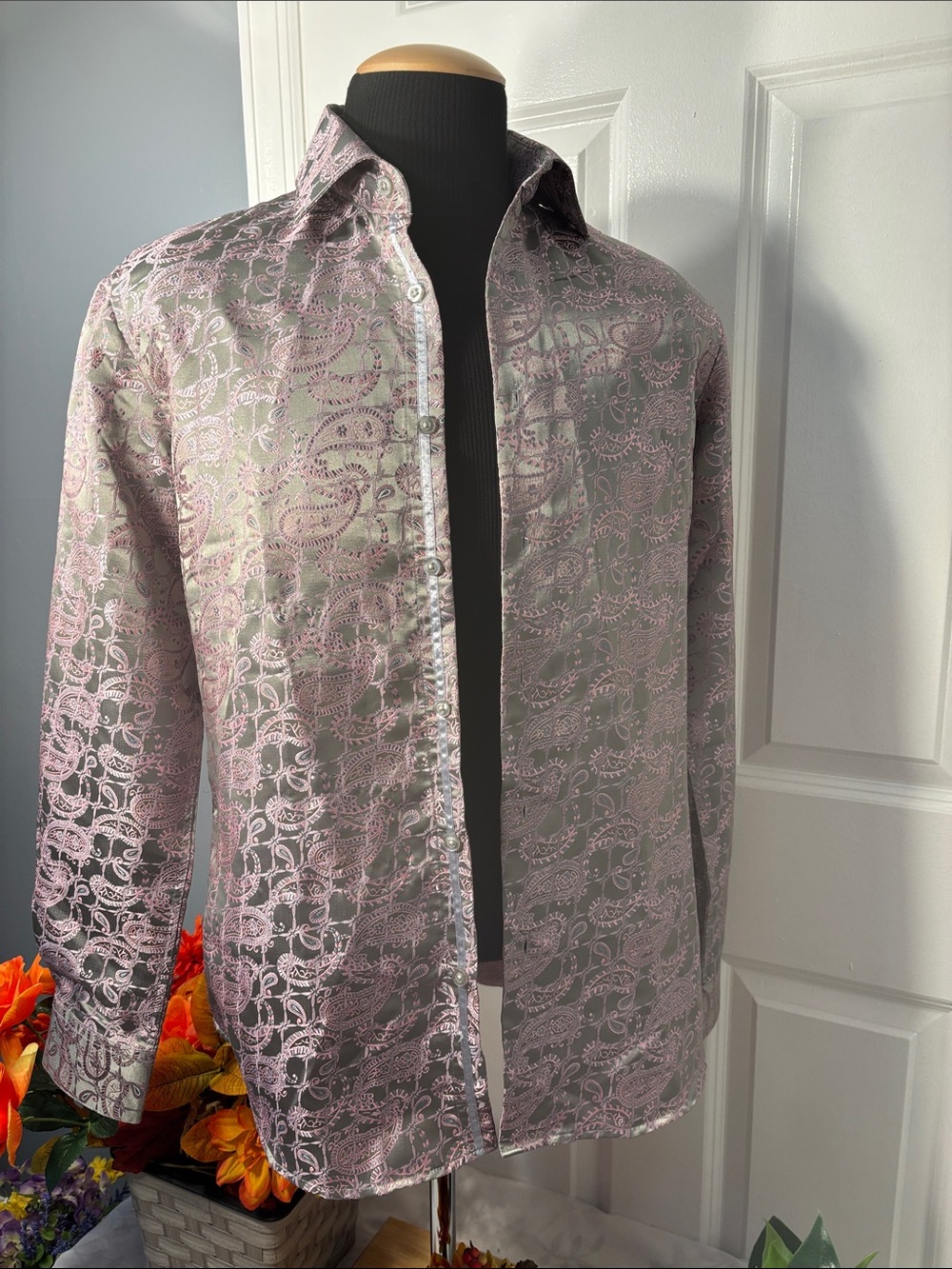 Barry Wang Men’s Medium Pink & Silver Paisley Dress Shirt - Picture 2 of 8